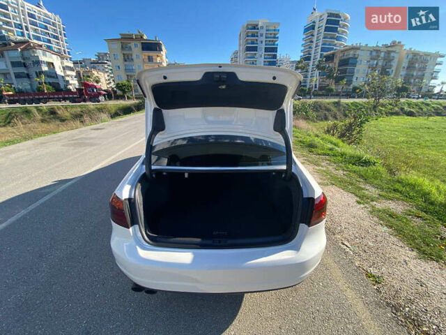 Белый Фольксваген Пассат, объемом двигателя 2.5 л и пробегом 126 тыс. км за 10600 $, фото 18 на Automoto.ua