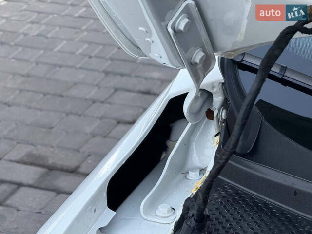 Белый Фольксваген Пассат, объемом двигателя 2 л и пробегом 154 тыс. км за 13200 $, фото 30 на Automoto.ua