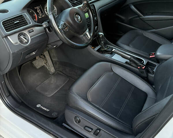 Білий Фольксваген Пассат, об'ємом двигуна 1.97 л та пробігом 180 тис. км за 12800 $, фото 18 на Automoto.ua