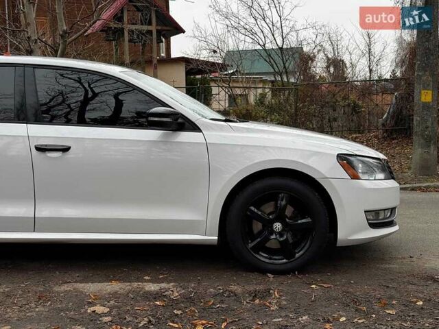 Білий Фольксваген Пассат, об'ємом двигуна 2.5 л та пробігом 206 тис. км за 9990 $, фото 3 на Automoto.ua