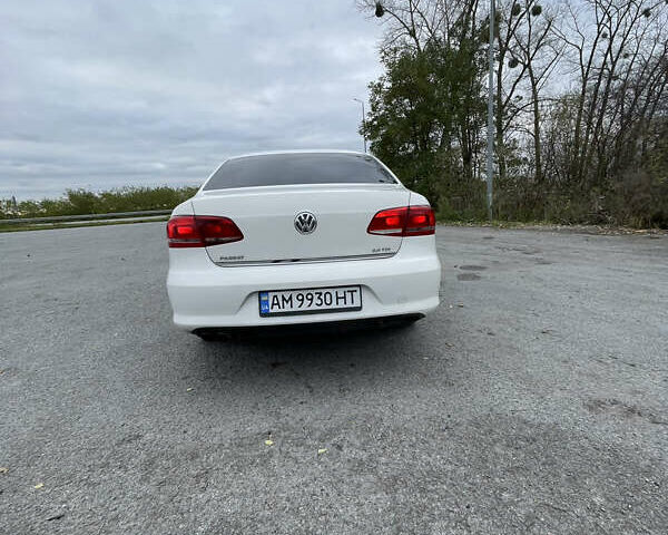 Фольксваген Пассат 2013 в Житомире на Automoto.ua Белый Фольксваген Пассат, объемом двигателя 1.97 л и пробегом 296 тыс. км за 9750 $, фото 6 на Automoto.ua