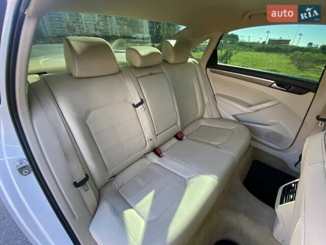 Белый Фольксваген Пассат, объемом двигателя 2.5 л и пробегом 126 тыс. км за 10600 $, фото 42 на Automoto.ua