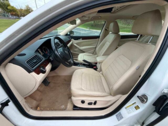 Белый Фольксваген Пассат, объемом двигателя 2.5 л и пробегом 90 тыс. км за 3900 $, фото 8 на Automoto.ua