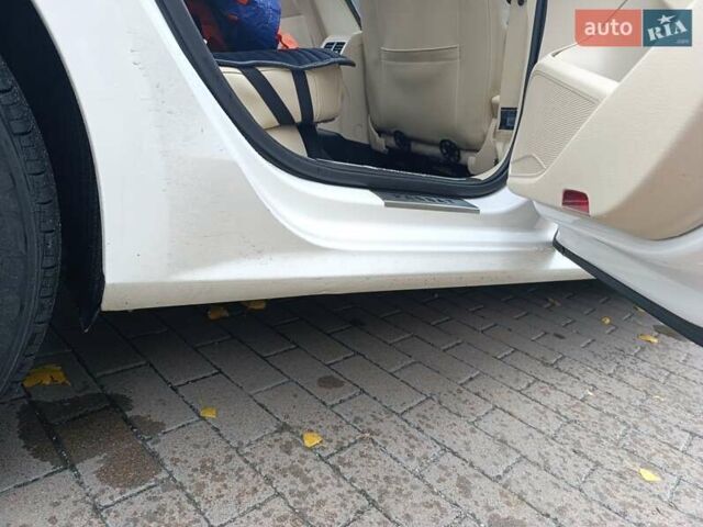 Белый Фольксваген Пассат, объемом двигателя 1.97 л и пробегом 221 тыс. км за 11000 $, фото 8 на Automoto.ua