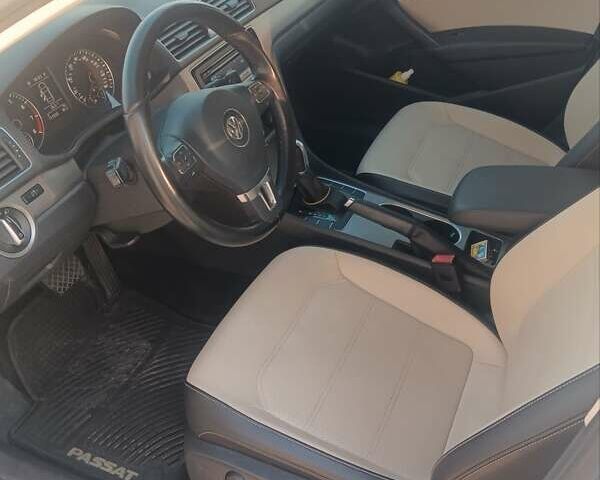 Белый Фольксваген Пассат, объемом двигателя 1.8 л и пробегом 212 тыс. км за 11000 $, фото 5 на Automoto.ua