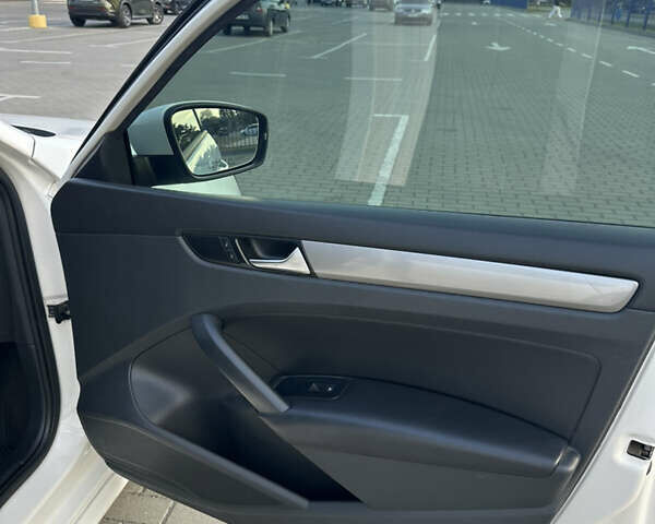 Білий Фольксваген Пассат, об'ємом двигуна 1.8 л та пробігом 146 тис. км за 9000 $, фото 9 на Automoto.ua