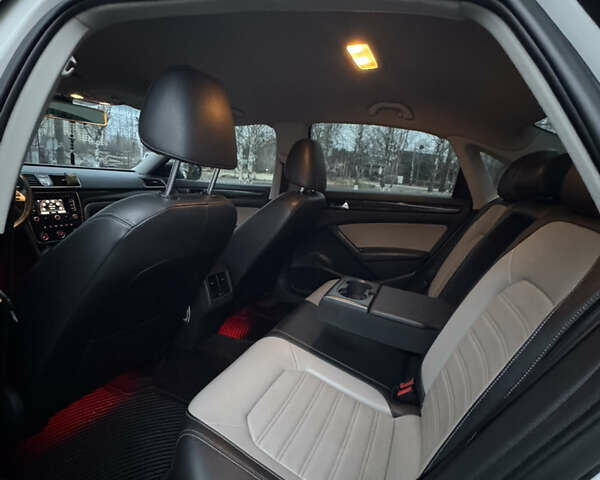 Білий Фольксваген Пассат, об'ємом двигуна 1.8 л та пробігом 221 тис. км за 11000 $, фото 30 на Automoto.ua