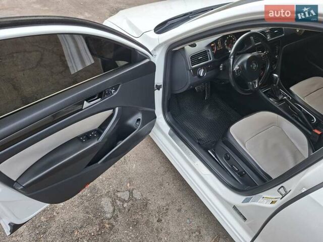 Белый Фольксваген Пассат, объемом двигателя 1.8 л и пробегом 233 тыс. км за 9000 $, фото 10 на Automoto.ua