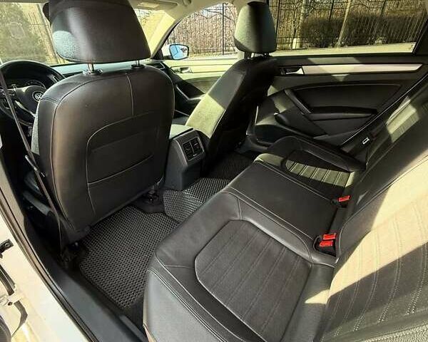 Білий Фольксваген Пассат, об'ємом двигуна 1.8 л та пробігом 184 тис. км за 11500 $, фото 11 на Automoto.ua