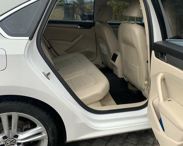 Белый Фольксваген Пассат, объемом двигателя 2 л и пробегом 235 тыс. км за 11500 $, фото 8 на Automoto.ua