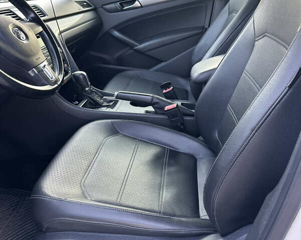 Білий Фольксваген Пассат, об'ємом двигуна 1.8 л та пробігом 146 тис. км за 9000 $, фото 14 на Automoto.ua