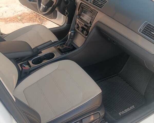 Белый Фольксваген Пассат, объемом двигателя 1.8 л и пробегом 212 тыс. км за 11000 $, фото 6 на Automoto.ua