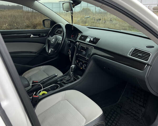 Белый Фольксваген Пассат, объемом двигателя 1.8 л и пробегом 169 тыс. км за 11900 $, фото 13 на Automoto.ua