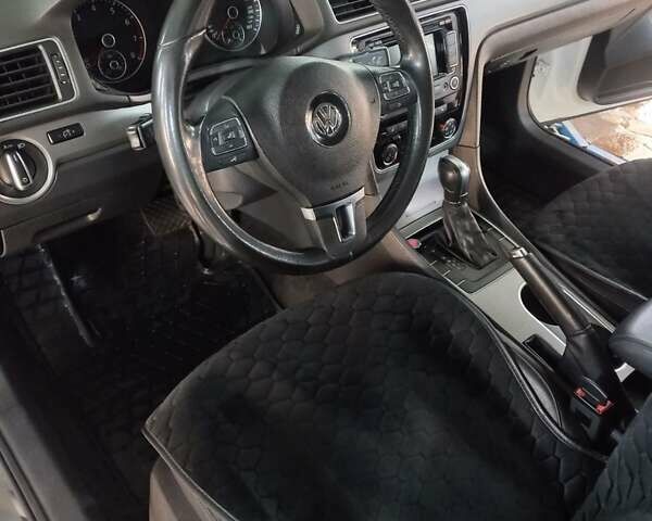 Белый Фольксваген Пассат, объемом двигателя 1.8 л и пробегом 198 тыс. км за 12500 $, фото 13 на Automoto.ua