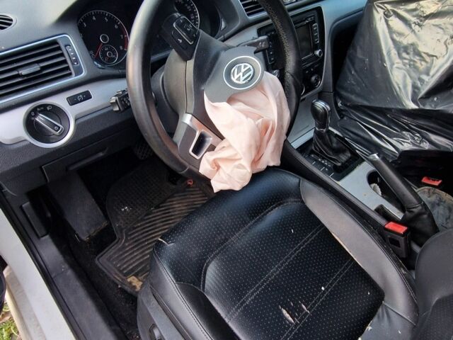 Белый Фольксваген Пассат, объемом двигателя 0 л и пробегом 139 тыс. км за 6500 $, фото 5 на Automoto.ua