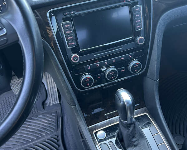 Белый Фольксваген Пассат, объемом двигателя 2 л и пробегом 197 тыс. км за 13200 $, фото 12 на Automoto.ua