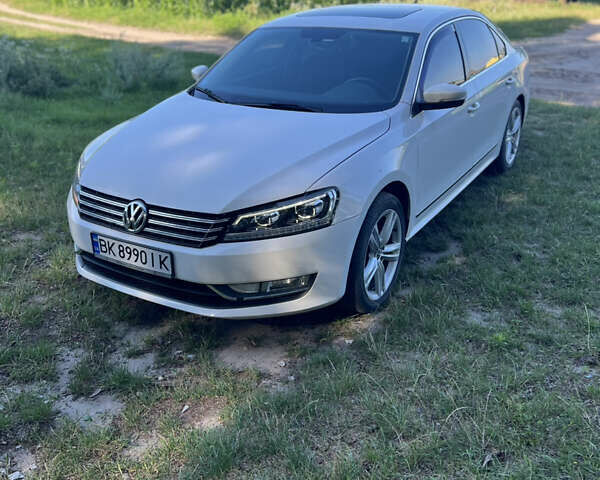 Белый Фольксваген Пассат, объемом двигателя 2 л и пробегом 197 тыс. км за 13200 $, фото 2 на Automoto.ua