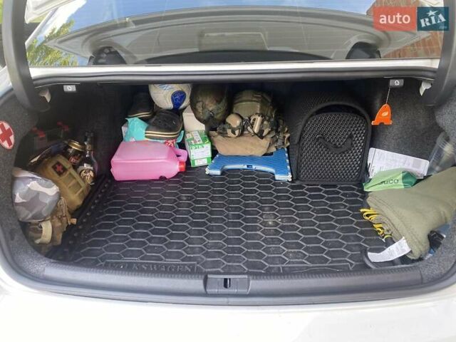 Білий Фольксваген Пассат, об'ємом двигуна 2 л та пробігом 226 тис. км за 13200 $, фото 12 на Automoto.ua