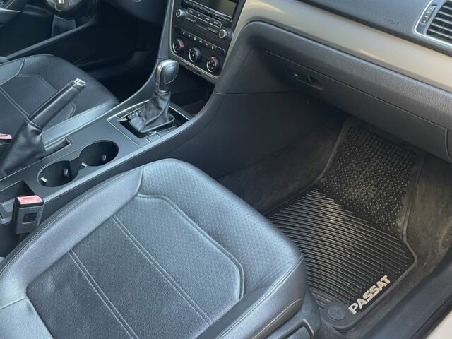 Белый Фольксваген Пассат, объемом двигателя 1.8 л и пробегом 165 тыс. км за 11500 $, фото 6 на Automoto.ua