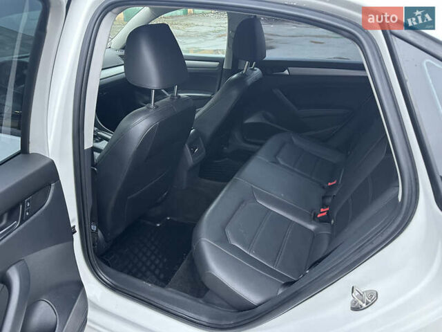 Білий Фольксваген Пассат, об'ємом двигуна 1.78 л та пробігом 200 тис. км за 8500 $, фото 11 на Automoto.ua