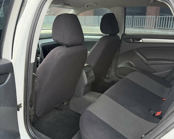 Білий Фольксваген Пассат, об'ємом двигуна 1.8 л та пробігом 182 тис. км за 8899 $, фото 18 на Automoto.ua