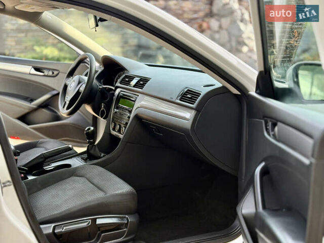 Білий Фольксваген Пассат, об'ємом двигуна 1.8 л та пробігом 207 тис. км за 8390 $, фото 12 на Automoto.ua