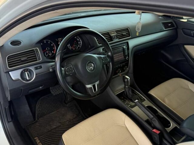 Белый Фольксваген Пассат, объемом двигателя 1.8 л и пробегом 210 тыс. км за 10999 $, фото 14 на Automoto.ua