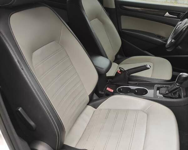 Белый Фольксваген Пассат, объемом двигателя 1.8 л и пробегом 283 тыс. км за 9700 $, фото 10 на Automoto.ua