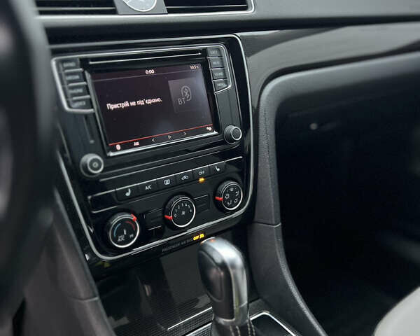 Белый Фольксваген Пассат, объемом двигателя 1.8 л и пробегом 169 тыс. км за 11900 $, фото 12 на Automoto.ua