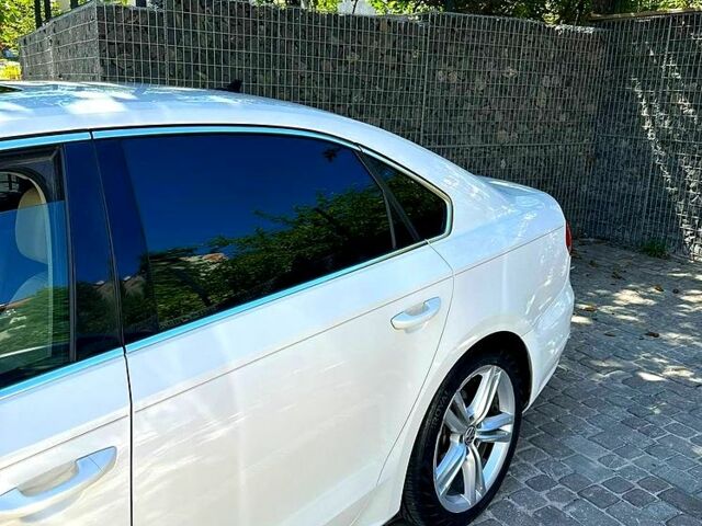 Белый Фольксваген Пассат, объемом двигателя 1.8 л и пробегом 157 тыс. км за 11800 $, фото 3 на Automoto.ua