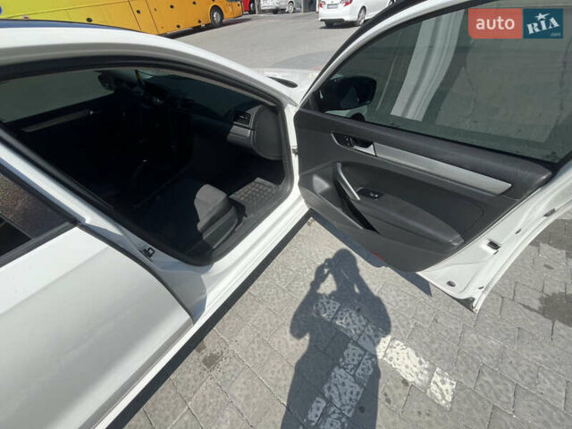 Белый Фольксваген Пассат, объемом двигателя 2.47 л и пробегом 184 тыс. км за 9500 $, фото 12 на Automoto.ua