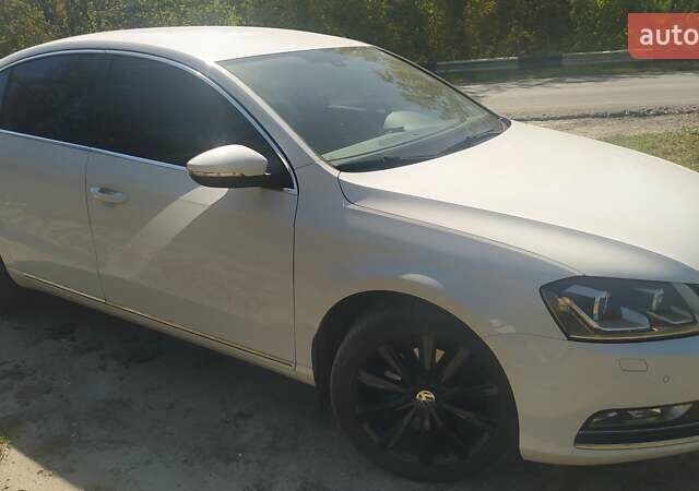 Белый Фольксваген Пассат, объемом двигателя 1.97 л и пробегом 80 тыс. км за 17000 $, фото 2 на Automoto.ua