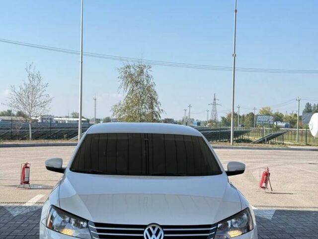 Белый Фольксваген Пассат, объемом двигателя 1.8 л и пробегом 210 тыс. км за 10999 $, фото 6 на Automoto.ua