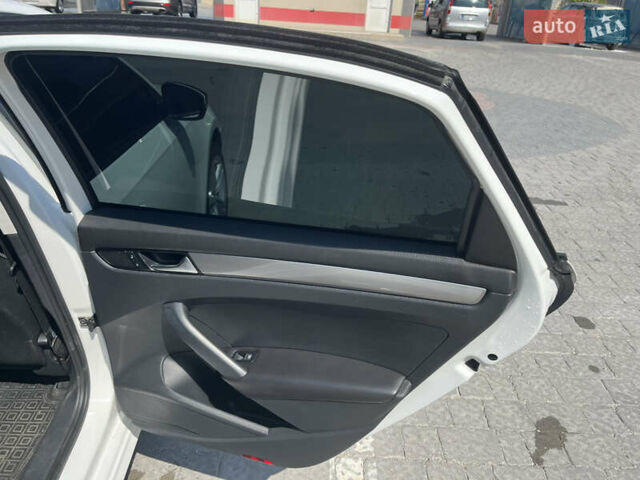 Белый Фольксваген Пассат, объемом двигателя 2.47 л и пробегом 184 тыс. км за 9500 $, фото 13 на Automoto.ua