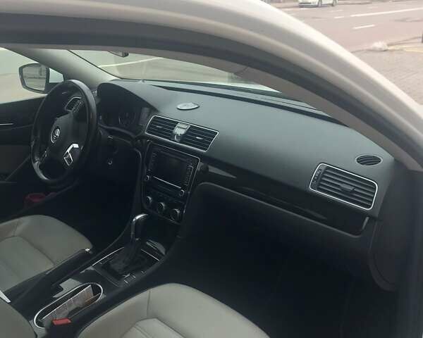 Белый Фольксваген Пассат, объемом двигателя 2 л и пробегом 140 тыс. км за 12600 $, фото 7 на Automoto.ua