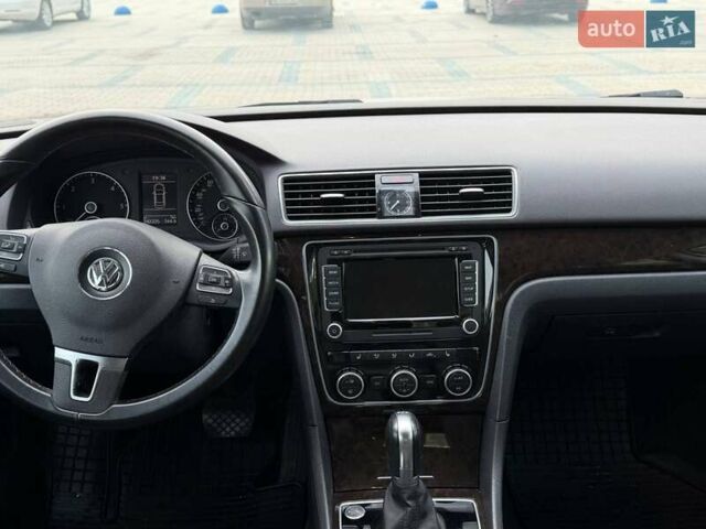 Белый Фольксваген Пассат, объемом двигателя 2 л и пробегом 242 тыс. км за 11500 $, фото 3 на Automoto.ua
