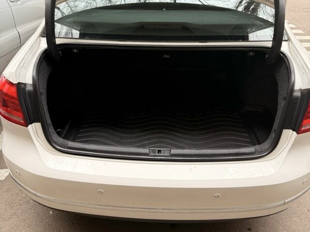 Белый Фольксваген Пассат, объемом двигателя 2 л и пробегом 168 тыс. км за 13000 $, фото 7 на Automoto.ua