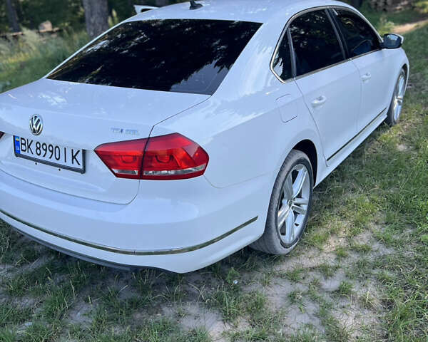 Белый Фольксваген Пассат, объемом двигателя 2 л и пробегом 197 тыс. км за 13200 $, фото 6 на Automoto.ua