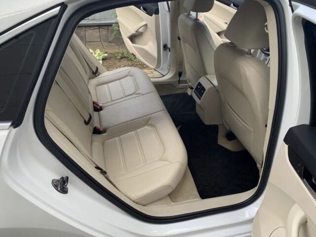 Белый Фольксваген Пассат, объемом двигателя 2 л и пробегом 115 тыс. км за 9500 $, фото 4 на Automoto.ua