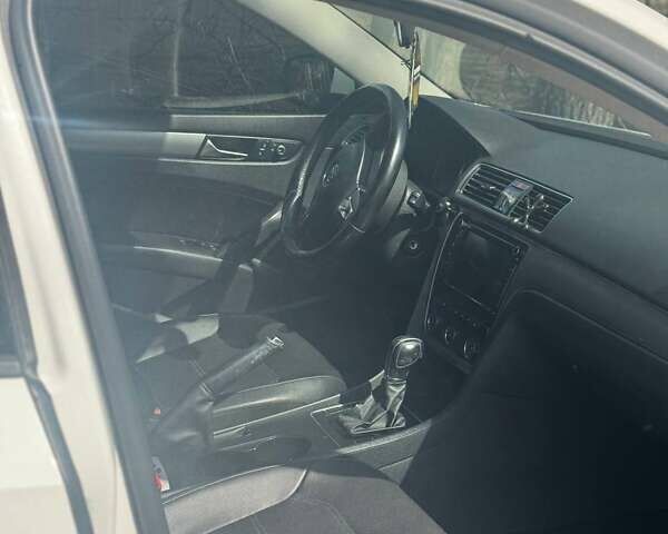 Білий Фольксваген Пассат, об'ємом двигуна 1.8 л та пробігом 235 тис. км за 8700 $, фото 7 на Automoto.ua