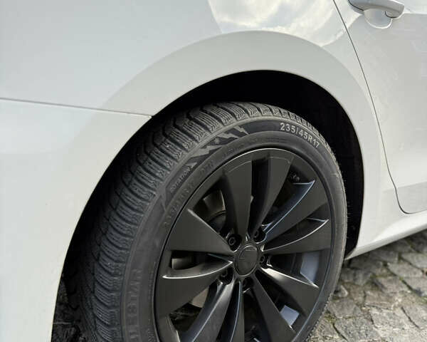 Білий Фольксваген Пассат, об'ємом двигуна 1.8 л та пробігом 182 тис. км за 8899 $, фото 10 на Automoto.ua