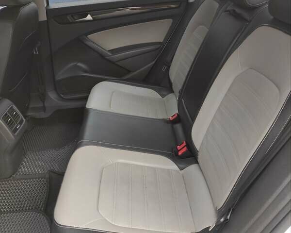 Белый Фольксваген Пассат, объемом двигателя 1.8 л и пробегом 283 тыс. км за 9700 $, фото 2 на Automoto.ua