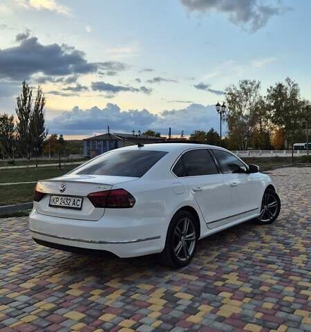 Білий Фольксваген Пассат, об'ємом двигуна 2 л та пробігом 160 тис. км за 11800 $, фото 4 на Automoto.ua