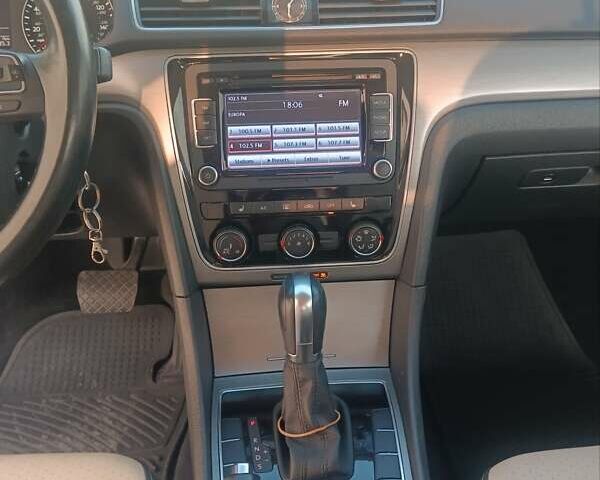 Белый Фольксваген Пассат, объемом двигателя 1.8 л и пробегом 212 тыс. км за 11000 $, фото 7 на Automoto.ua