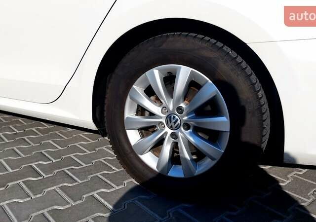 Белый Фольксваген Пассат, объемом двигателя 1.8 л и пробегом 136 тыс. км за 9999 $, фото 16 на Automoto.ua