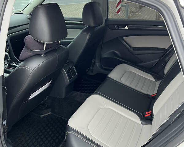 Белый Фольксваген Пассат, объемом двигателя 1.8 л и пробегом 169 тыс. км за 11900 $, фото 14 на Automoto.ua