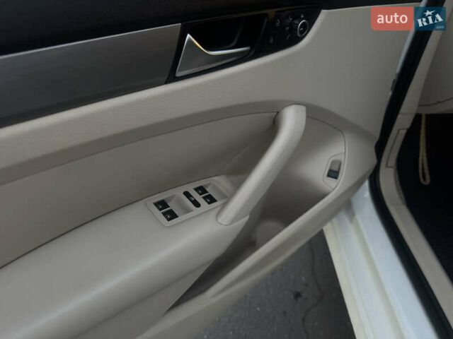 Белый Фольксваген Пассат, объемом двигателя 1.8 л и пробегом 123 тыс. км за 10100 $, фото 7 на Automoto.ua