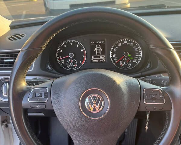 Белый Фольксваген Пассат, объемом двигателя 1.8 л и пробегом 132 тыс. км за 13000 $, фото 18 на Automoto.ua