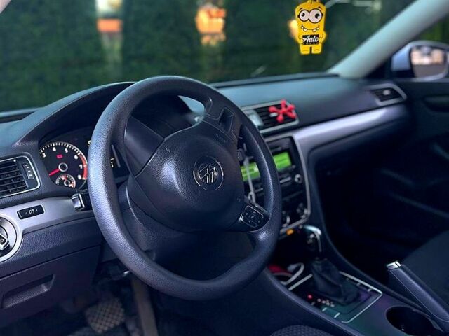 Белый Фольксваген Пассат, объемом двигателя 1.8 л и пробегом 280 тыс. км за 9500 $, фото 4 на Automoto.ua