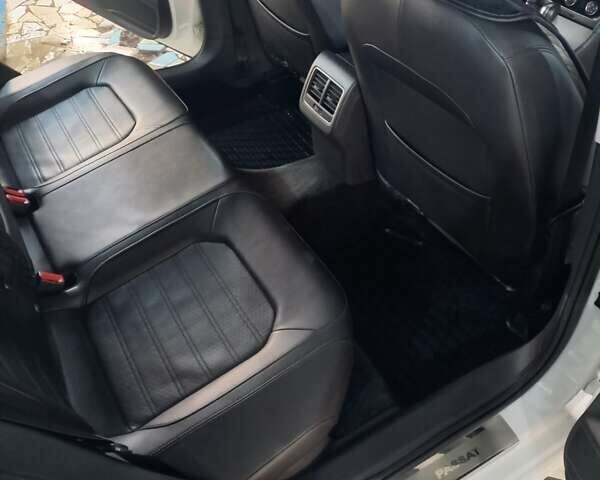 Белый Фольксваген Пассат, объемом двигателя 1.8 л и пробегом 198 тыс. км за 12500 $, фото 17 на Automoto.ua